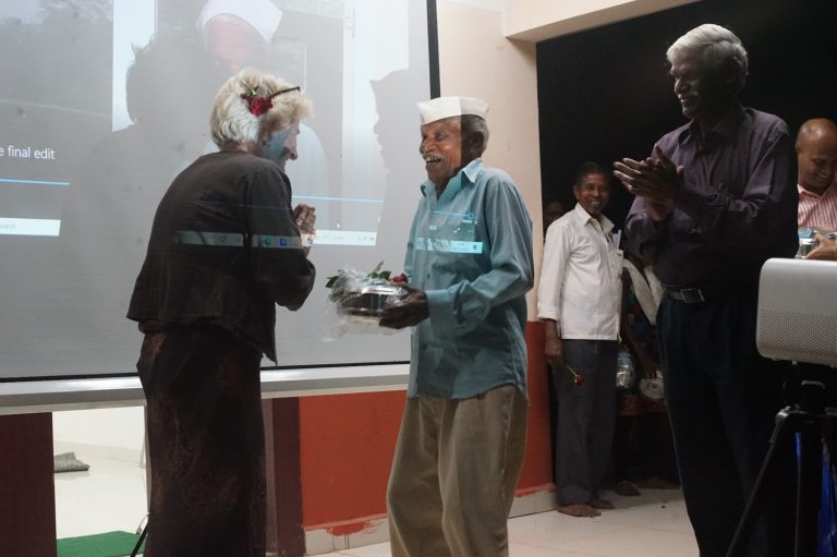 Khuded PV premiere